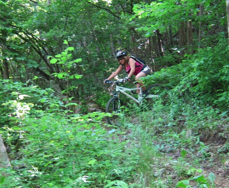 #4 Moines rouges : Chriss dans une épingle au début du sentier Moines rouges : Chriss dans une épingle au début du sentier