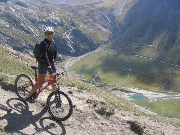 #3 Refuge Scarfiotti : Vue plongeante sur le refuge Scarfiotti Refuge Scarfiotti : Vue plongeante sur le refuge Scarfiotti