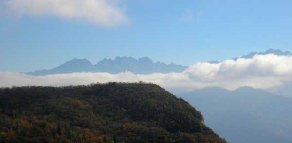 Croix du Coquet : Crête du Sans Bec devant Belledonne.