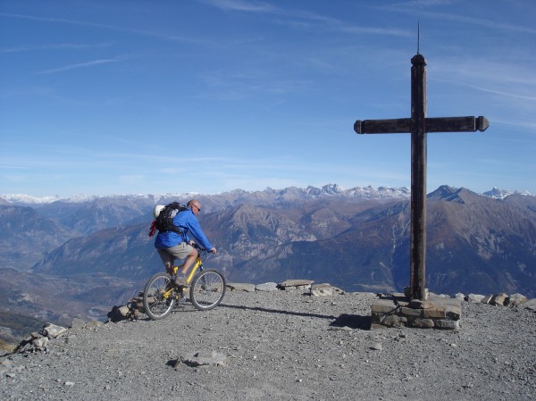 #4 La croix : L La croix : L'Ours a vaincu le sommet