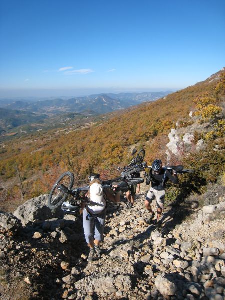 #1 Portage : Court mais raide le portage pour accéder au col de Font Combran Portage : Court mais raide le portage pour accéder au col de Font Combran