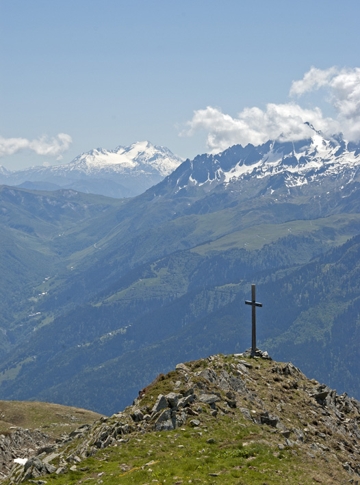 Croix de Sécheron : la croix !!! qui n'est pas au sommet d'ailleurs; a noter qu'une descente free ride du sommet vers le col de Sécheron et le chalet homonyme doit pouvoir se faire. avis aux amateurs !!