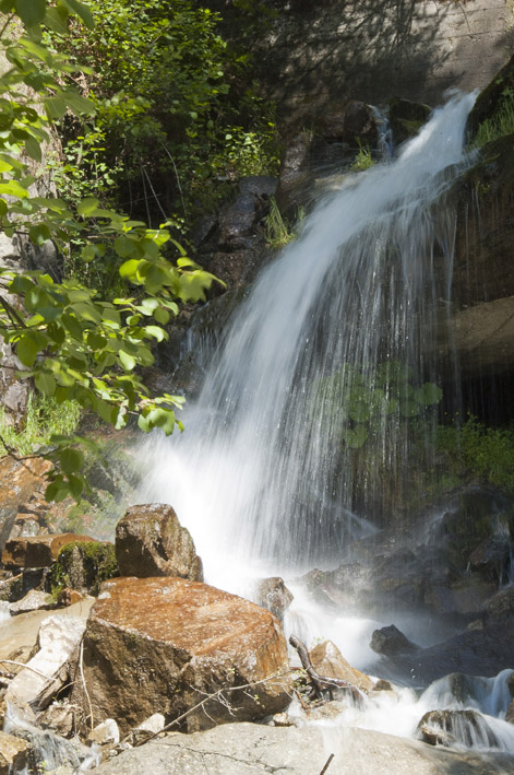 Suite de la descente : Cascade sur le torrent de la Gruvaz lors de mon aller retour après avoir raté le sentier descendant directement sur Cevins; le détour valait le coup !!!