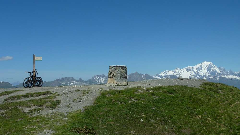vers le Nord : Pierra Menta et Mont Blanc