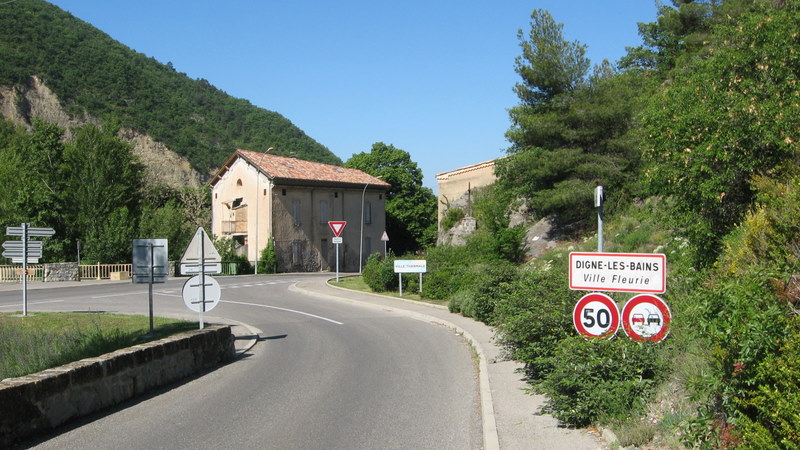 Digne > Tartonne : Départ du raid dans cette belle ville de Digne les Bains