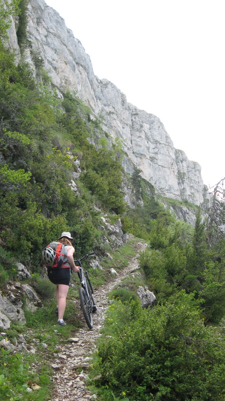 Digne > Tartonne : Montée au pas de la Faye, début du poussage...