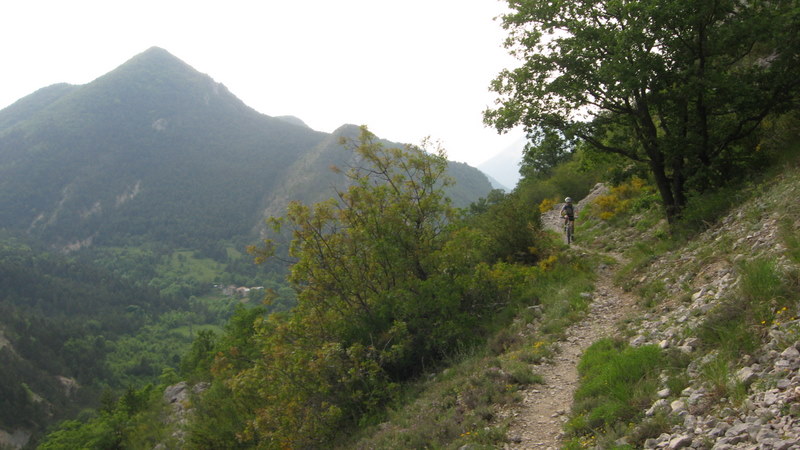 Saint André > Entrevaux : qui se fait de plus en plus étroit