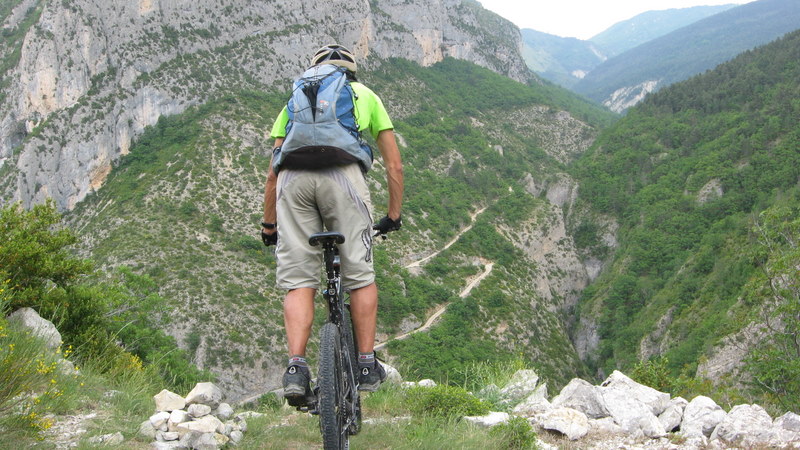 Saint André > Entrevaux : On arrive sur la partie basse du sentier