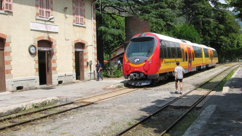 Puget Rostand > Puget Théni : une rame en exercice