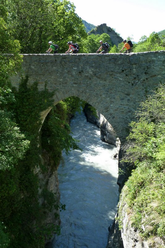 #69 J3: pont romain : déjà la fin de cette descente majeure qui ne laissera personne indifférente c J3: pont romain : déjà la fin de cette descente majeure qui ne laissera personne indifférente c'est sûr!