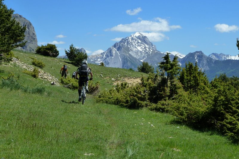 J3: encore de la pelouse : Toujours sauvage, nous voilà presque à la Gourette. Quelle vue!