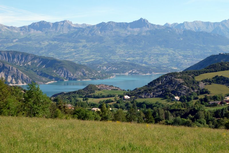 J4: Le lac encore : On fait vraiment le tour de ce lac qu'on ne voit que de temps en temps