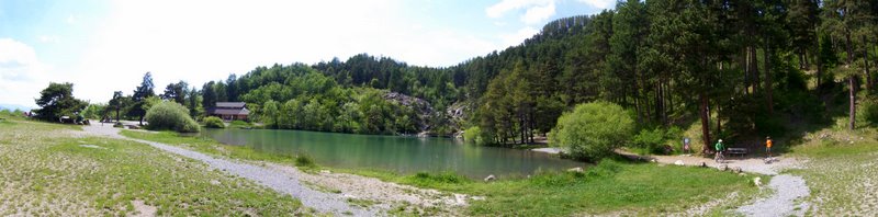 #10 J1: Lac St-Apollinaire : Mignon mais y J1: Lac St-Apollinaire : Mignon mais y'a des voitures qui arrivent par la route... Trop dommage.