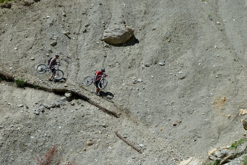 #55 J3: le crux ravineux : cela passe à pieds mais fortement conseillé de ne pas glisser J3: le crux ravineux : cela passe à pieds mais fortement conseillé de ne pas glisser