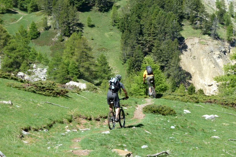 J3: avant col de la Rousse : Légère descente pour respirer et se régaler