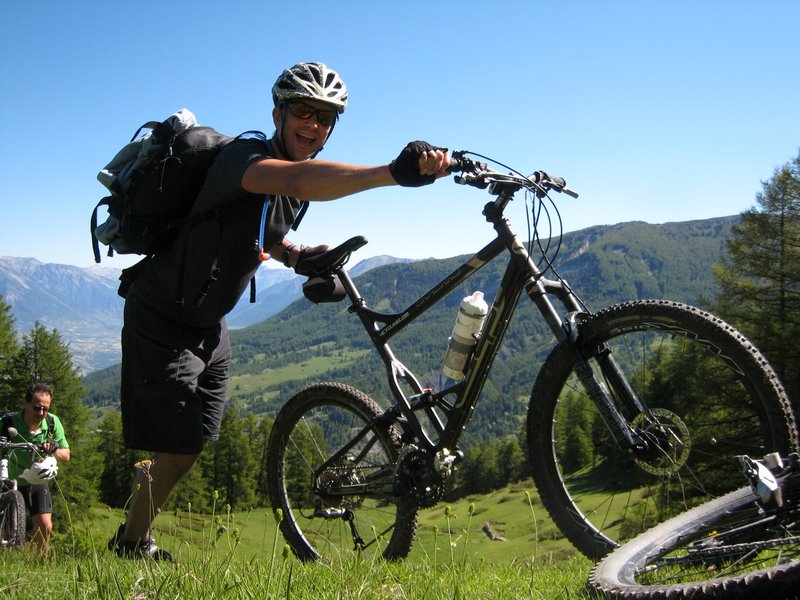 J3: pousse petit vélo : mais avec le sourire