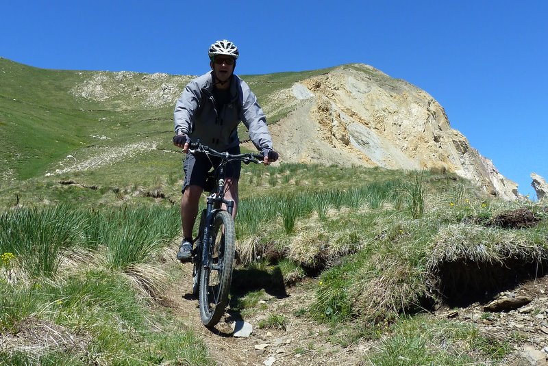 J3: passage aérien : avec l'éboulis sur sa droite, il ne faut pas rater ce virage