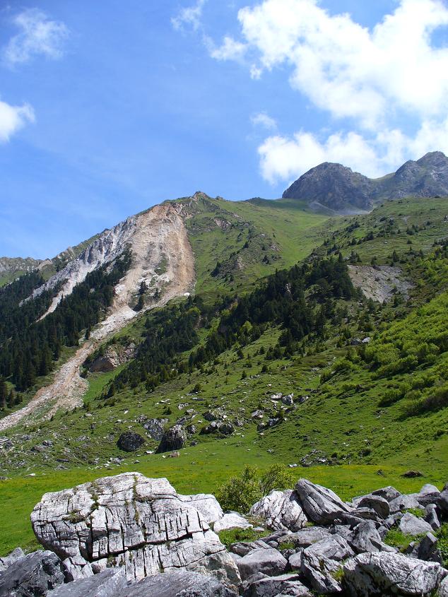 #10 Vallée des Avals : Vue sur le deuxième objectif du jour, Col de la Grande Pierre et Crête du Mont Charvet. Vallée des Avals : Vue sur le deuxième objectif du jour, Col de la Grande Pierre et Crête du Mont Charvet.