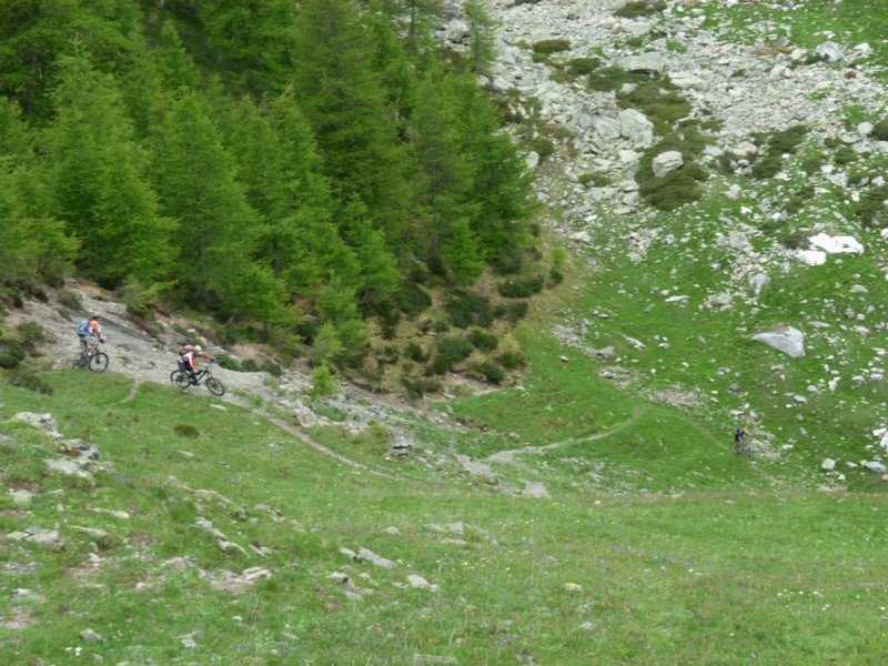 #4 début de la descente : et des épingles pour tous début de la descente : et des épingles pour tous