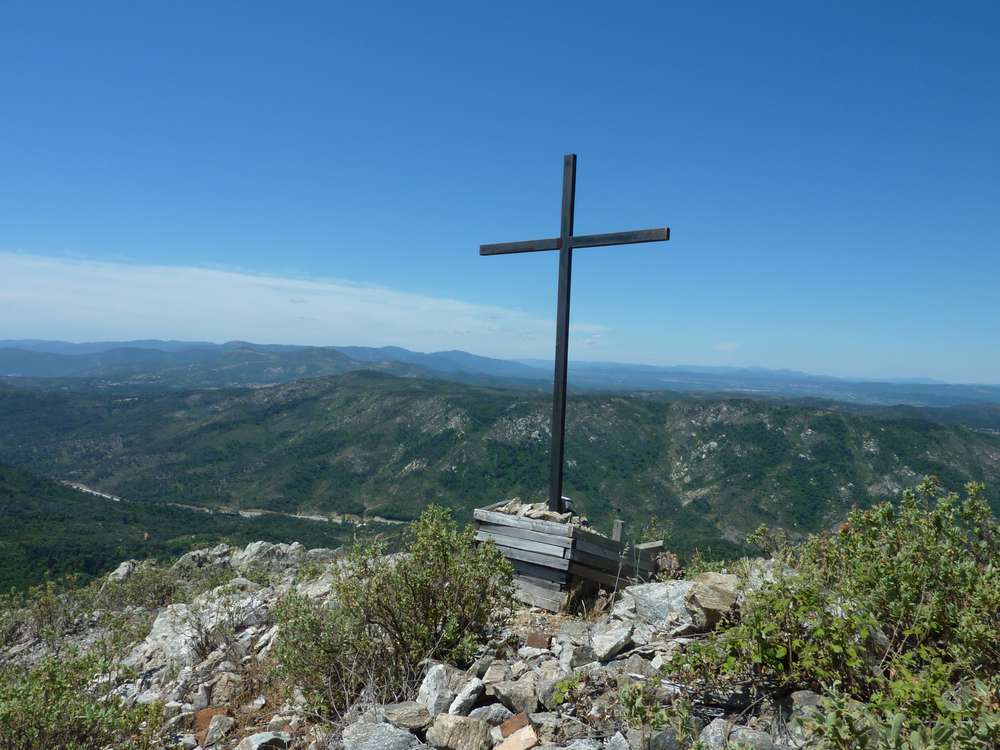 Croix sommitale : joli point de vue du sommet