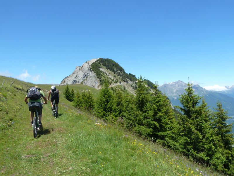 #2 Direction col St Jean : Dernier morceau de piste qui change un peu du bitume Direction col St Jean : Dernier morceau de piste qui change un peu du bitume