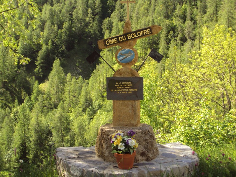 #1 piste de demandols : stèle commémorative piste de demandols : stèle commémorative