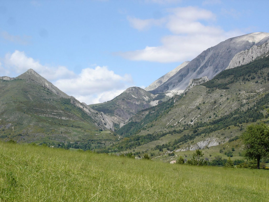 Clue : de la Peine, au pied du Cheval Blanc