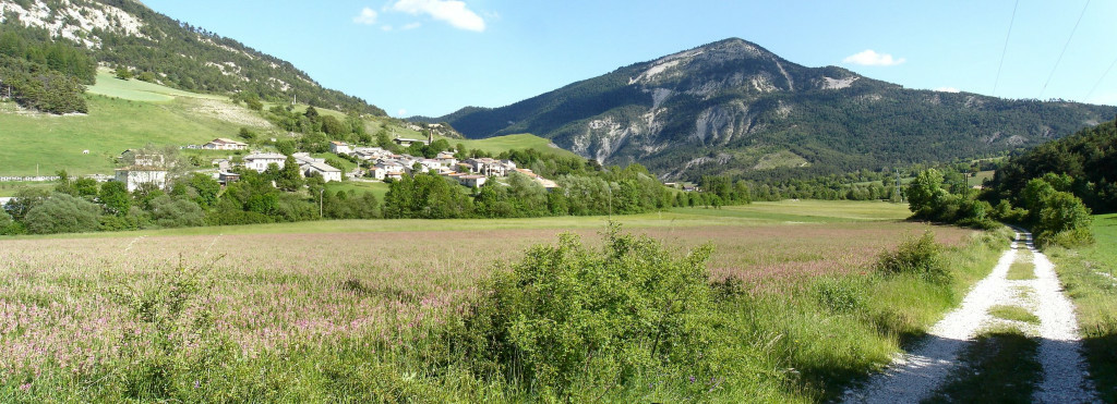 Village : Lambruisse et la montagne de l'Allier