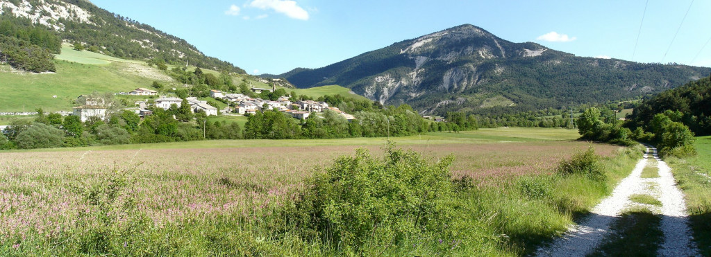 #20 Village : Lambruisse et la montagne de l Village : Lambruisse et la montagne de l'Allier