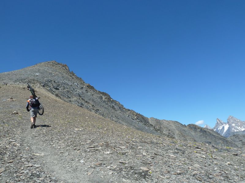 #8 On passe au portage : Avec vue sur les Aiguilles d On passe au portage : Avec vue sur les Aiguilles d'Arves