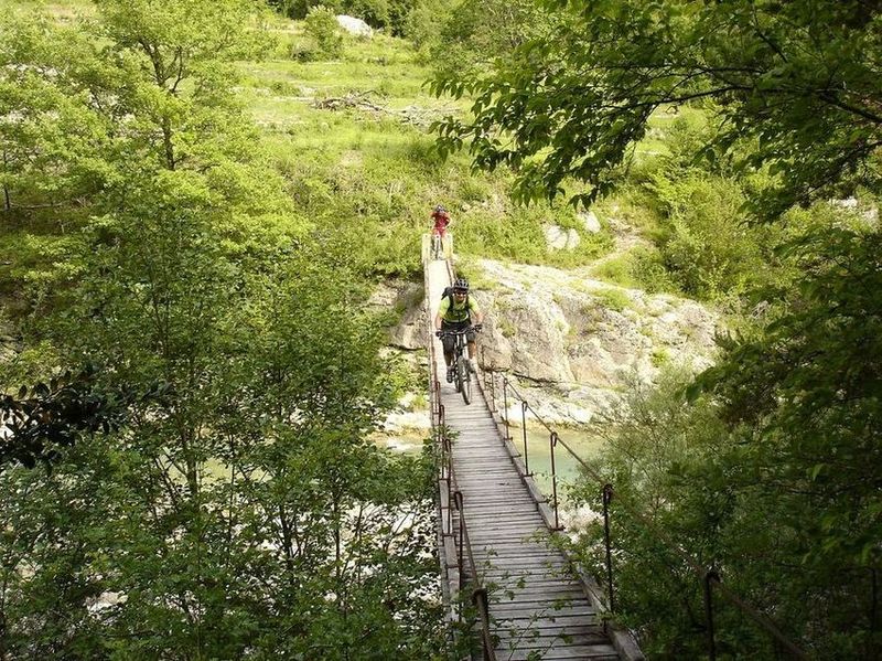 Passerelle : sur l'Estéron (Vascognes)