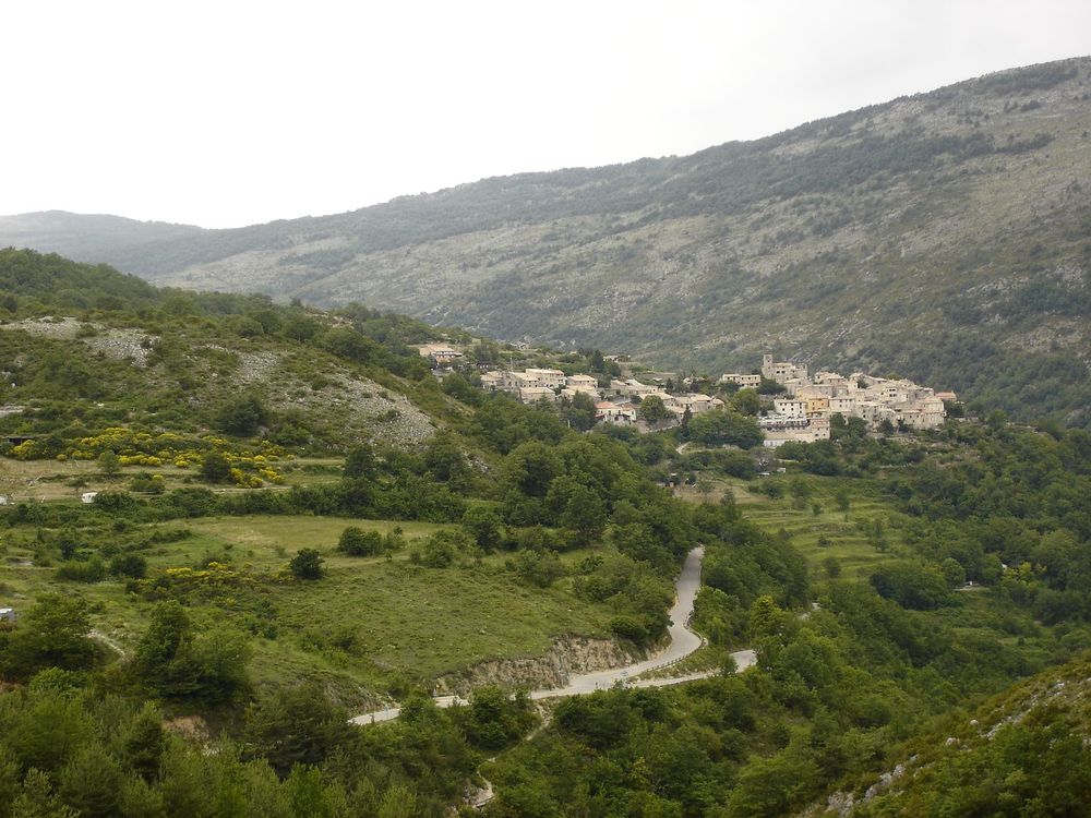 Bézaudun-les-Alpes : village