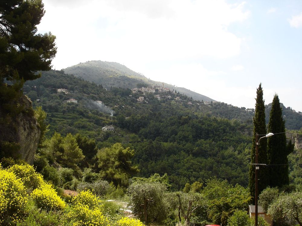 Approche : Aspremont et son Mont Chauve