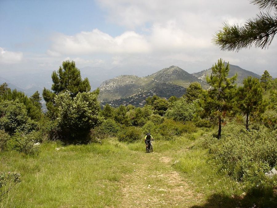 Dans la raie des fesses... : Niak entre les 2 monts Chauves (Aspremont et Tourette)