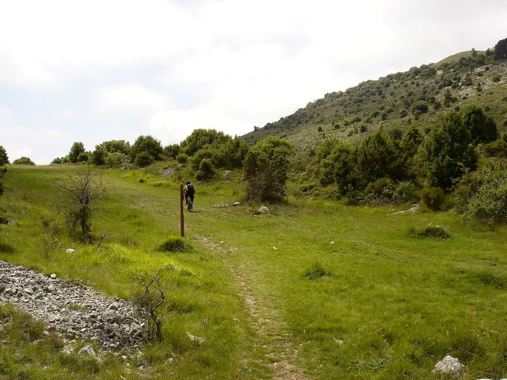 #7 Baisse de Guigo : voilà notre aire de pique-nique du jour Baisse de Guigo : voilà notre aire de pique-nique du jour