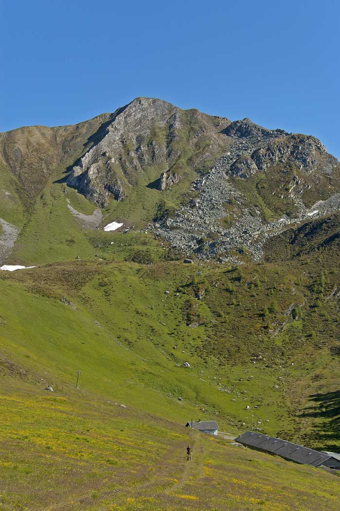 Six Blanc : Du haut de la montée vue sur l'alpage de Moay et le Six Blanc