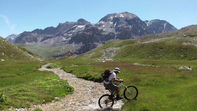 ruisseau au lac du peyron