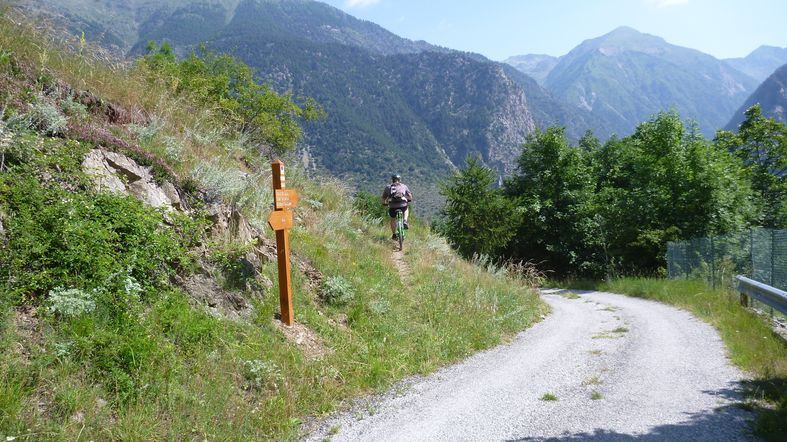 #2 Balise 17A : Départ du sentier vers Font Gracian. Pour l Balise 17A : Départ du sentier vers Font Gracian. Pour l'instant, ca roule.