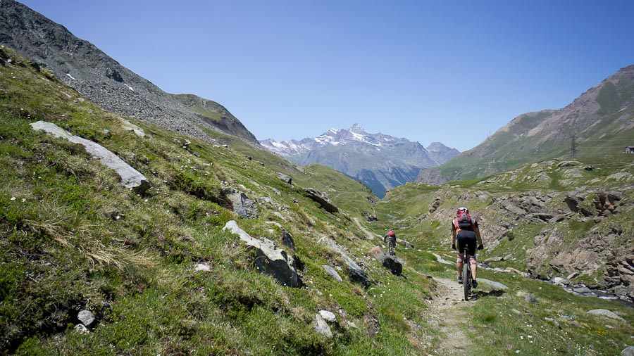 #15 belle sente assez rapide : on longe le torrent belle sente assez rapide : on longe le torrent