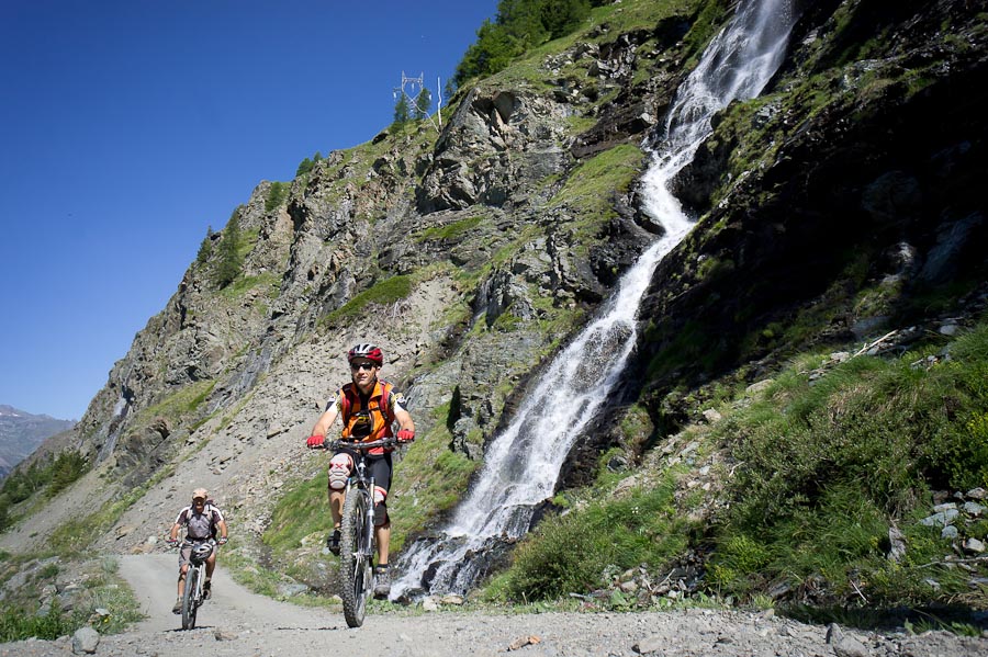 #4 la piste de montée : magnifique cascade la piste de montée : magnifique cascade