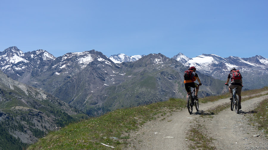 #17 Remontée vers Colonna : bonne piste roulante Remontée vers Colonna : bonne piste roulante