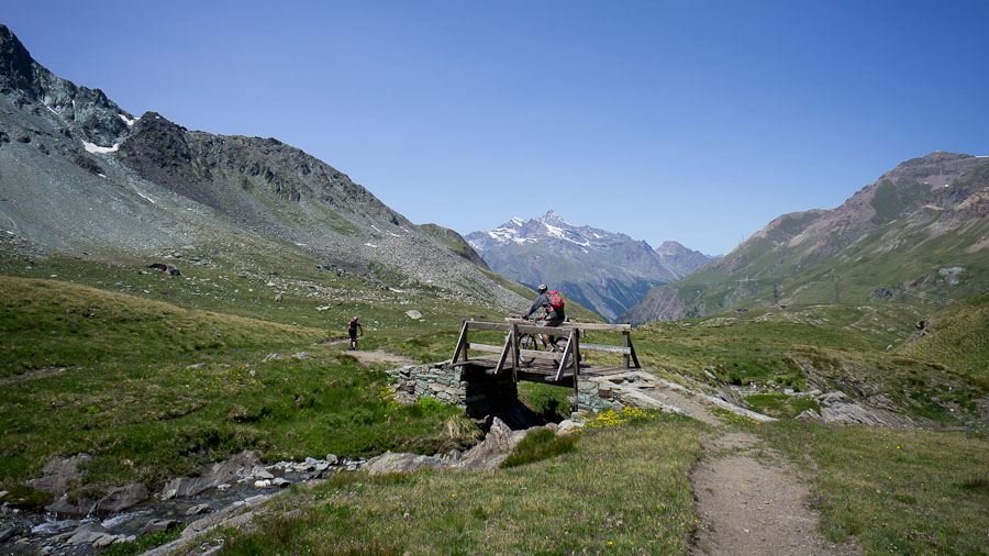 #14 descente du vallon : et la Grivola au fond descente du vallon : et la Grivola au fond