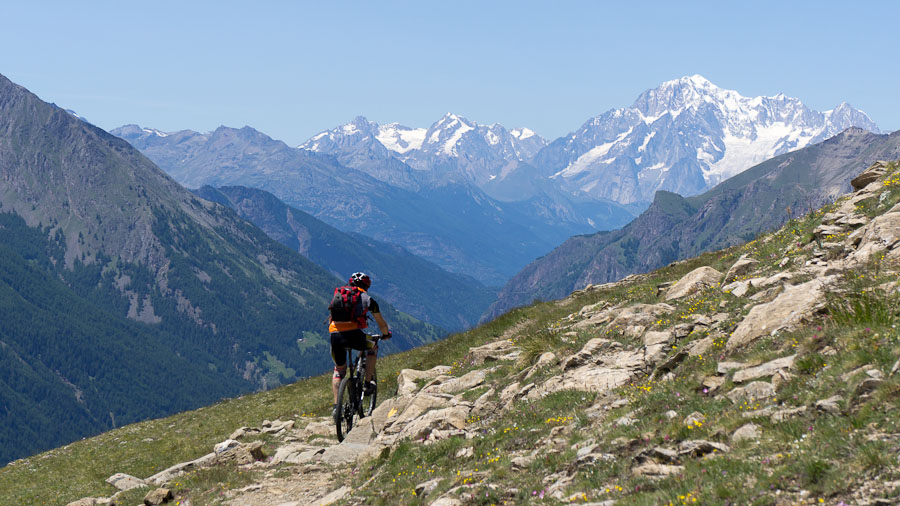 #20 Remontée vers Colonna : le Mont-Blanc apparait Remontée vers Colonna : le Mont-Blanc apparait
