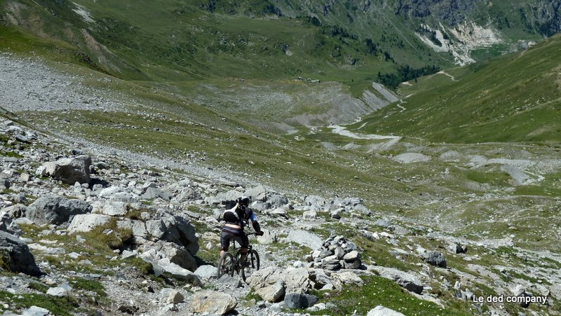 col de la roue : Gilles, il te manque le tatouage...et le string ;-)