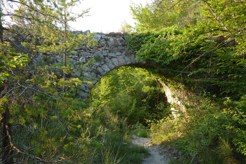 #8 Pont de l Pont de l'aqueduc : Construit par les romains et réhabilité au 17° puis 19° siècle.