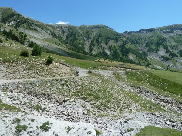 #58 Crête entre Bléone et Verdon : Arrivée à la baisse de Vachière Crête entre Bléone et Verdon : Arrivée à la baisse de Vachière