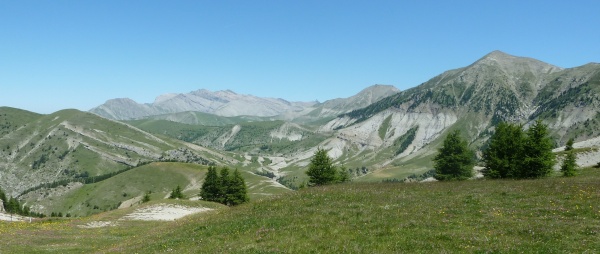 Col de Chalufy : Vallée de la Bléone, au fond l'Estrop