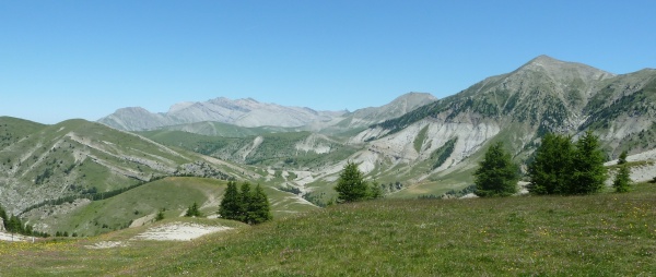 #55 Col de Chalufy : Vallée de la Bléone, au fond l Col de Chalufy : Vallée de la Bléone, au fond l'Estrop