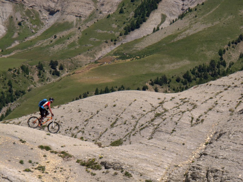 Col de Chalufy : joli terrain de jeu pour le bike