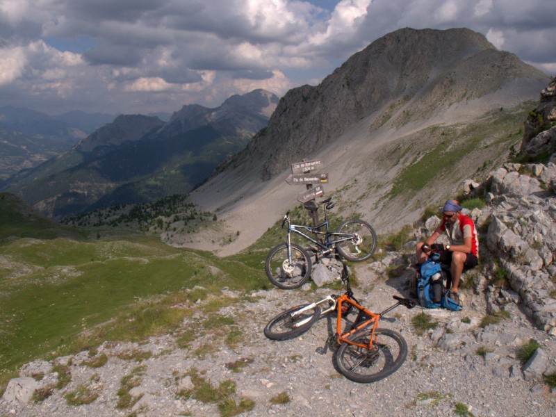 Col de Bernardez : 3000 m dans les pattes, on rêve d'une descente sans portage !